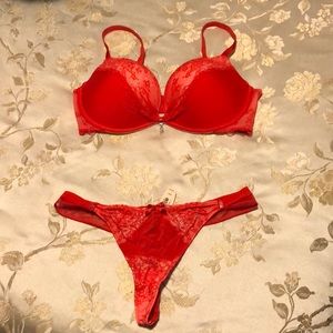 Victoria’s Secret matching bra & thong